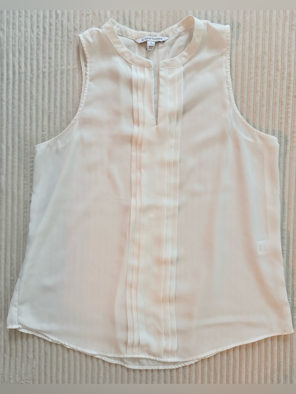 EUC 41 Hawthorn Breyson Pleat Detail Split Neck White Tank Top Blouse Medium